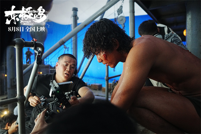 《东极岛》幕后特辑震撼曝光！朱一龙王磊深海搏命拍摄还原历史救援