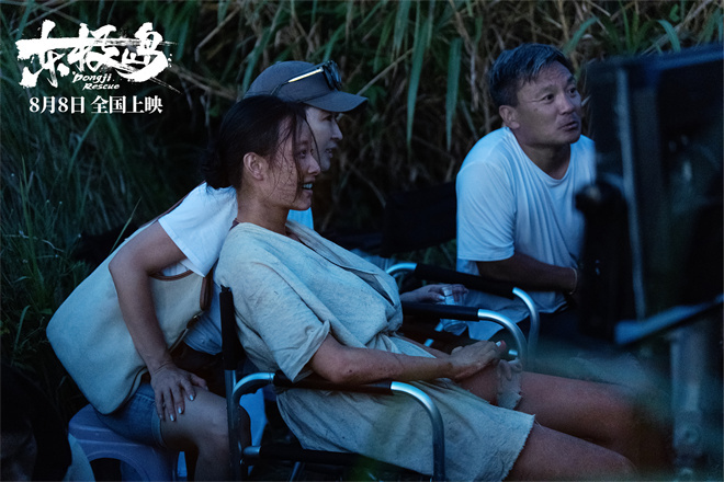 《东极岛》幕后特辑震撼曝光！朱一龙王磊深海搏命拍摄还原历史救援