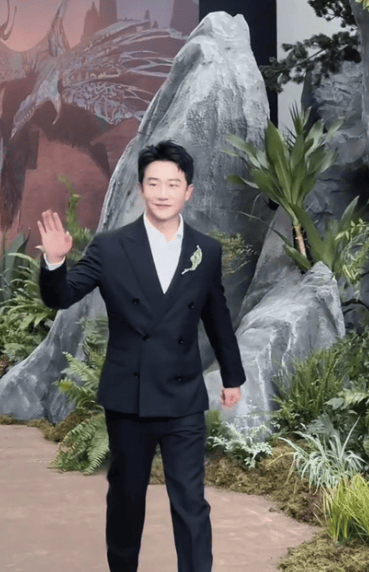 《阿凡达3》首映星光熠熠,孙俪邓超杨紫琼奚梦瑶美翻了!插图1 《阿凡达3》首映星光熠熠,孙俪邓超杨紫琼奚梦瑶美翻了!