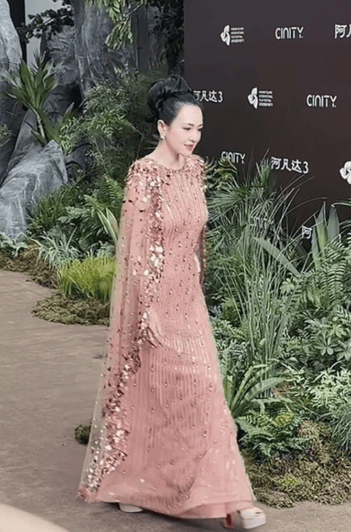 《阿凡达3》首映星光熠熠,孙俪邓超杨紫琼奚梦瑶美翻了!插图2 《阿凡达3》首映星光熠熠,孙俪邓超杨紫琼奚梦瑶美翻了!