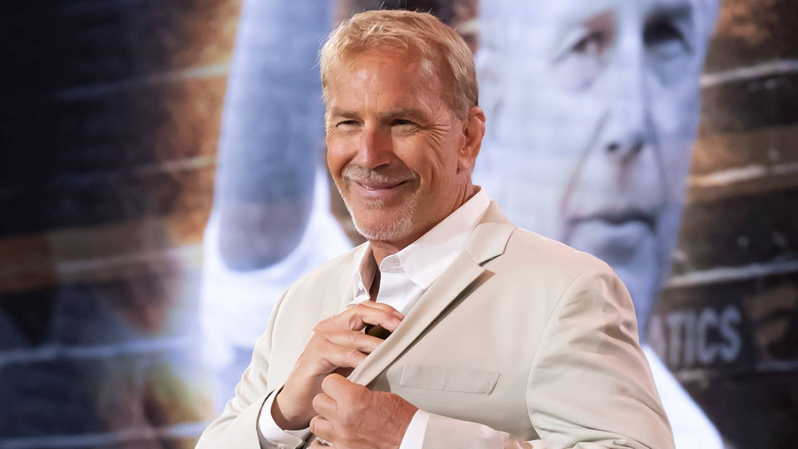 Kevin Costner smiling at Fanatics Fest